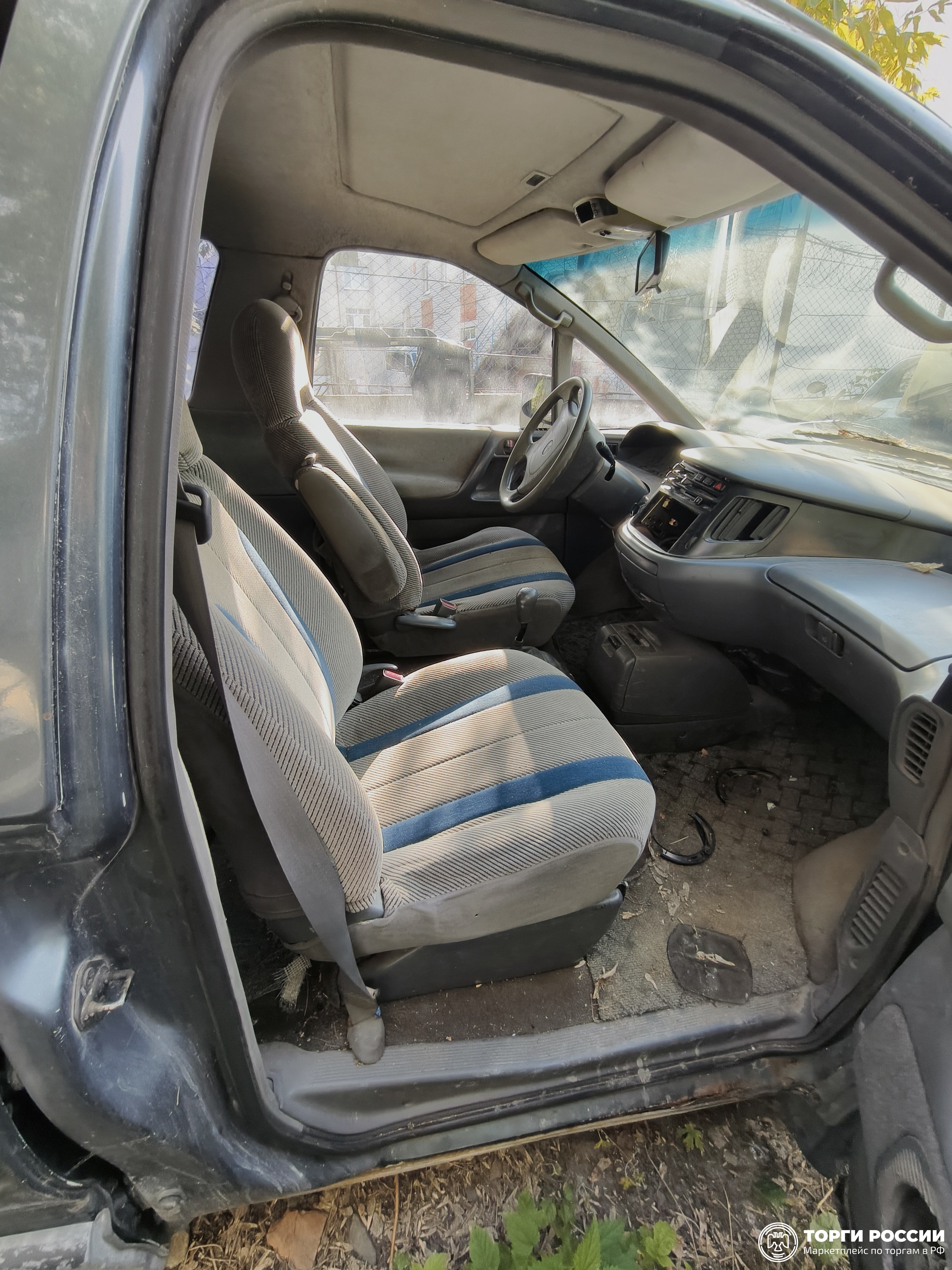 Автомобиль ТОЙОТА PREVIA г.р.з. Х747ЕС72, 1993 г.в. (в кузове синего цвета). ТС