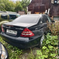 Автомобиль MERSEDES_BENZ C240, г.р.з. Т109КН196, 2000 г.в., черного цвета, VIN W