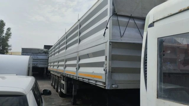 Прицеп специализированный, для перевозки зерна и комбикорма