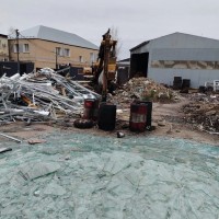 Специальное транспортное средство - трактор Liebherr 902 жёлтого цвета, не на хо