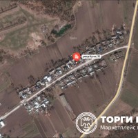 Лот № 1: 1/4 доля в праве общей долевой собственности на жилое здание (дом)