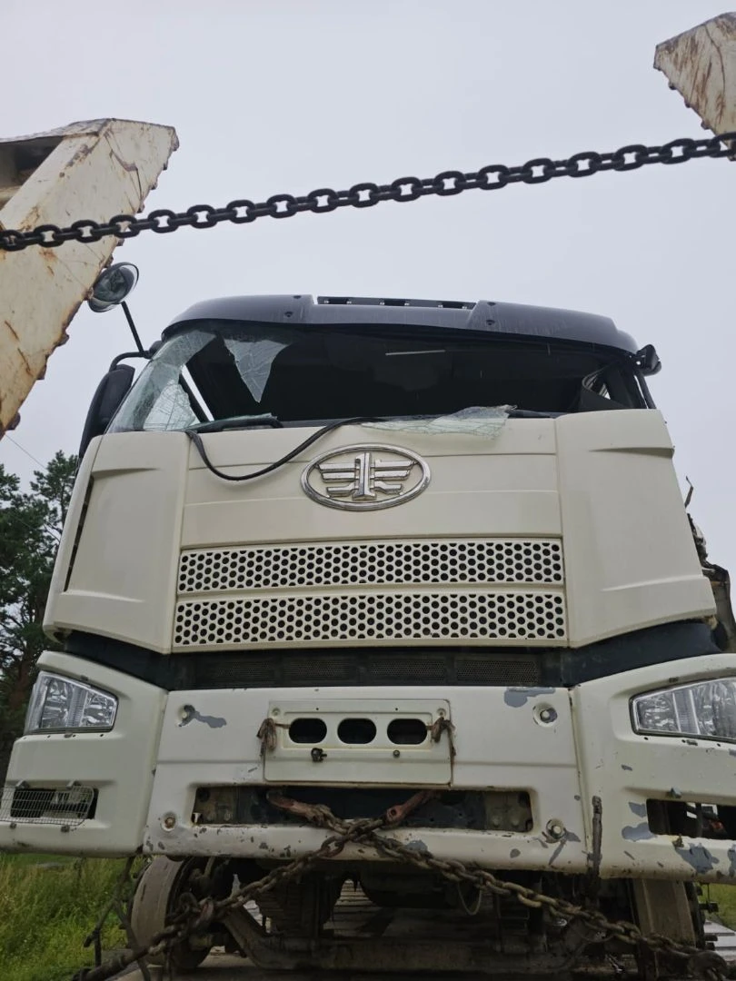 Самосвал FAW J6
