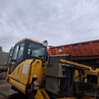 Экскаватор Komatsu PC-220LC-7, 2009 года выпуска, цвет - желтый, государственный