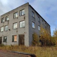 Здание, назначение: нежилое, площадью 1838 кв.м, количество этажей: 3; кадастров