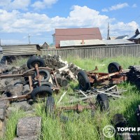 Трактора, 3 шт. и прицепы 2 шт.