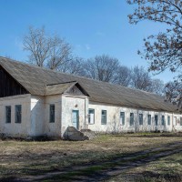 Земельный участок 4 979 кв.м. с расположенными на нем зданием врачебной амбулато