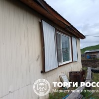 4/6 доли в праве общей долевой собственности на нежилое здание (магазин на одно 
