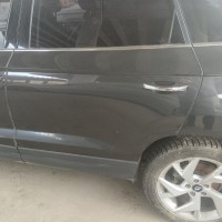 Задняя левая дверь