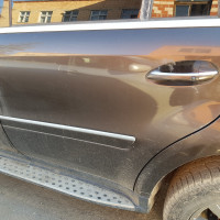 Задняя левая дверь