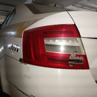 Левый задний фонарь