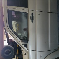 Передняя левая дверь