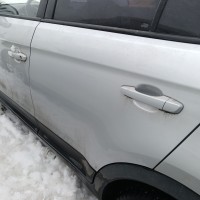 Задняя левая дверь