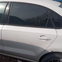 Задняя левая дверь