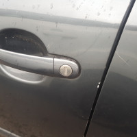 Передняя левая дверь