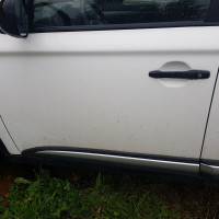 Передняя левая дверь