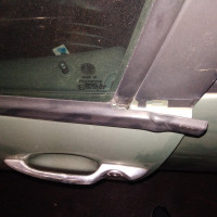 Передняя левая дверь