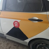 Задняя левая дверь
