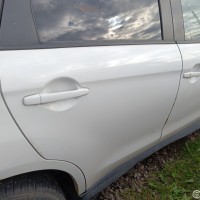 Задняя правая дверь