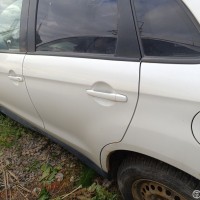 Задняя левая дверь