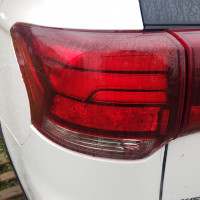 Левый задний фонарь