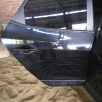 Задняя правая дверь