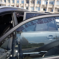 Переднее левое окно