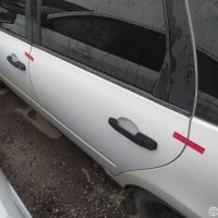 Задняя левая дверь