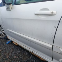 Передняя левая дверь